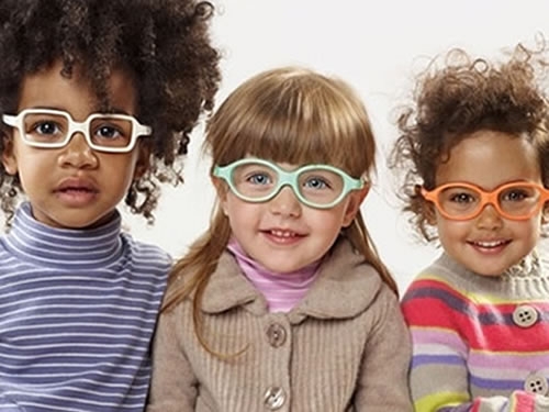 Super oferta en gafas para niños. Llévate 2 gafas y pagas solo una.