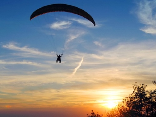 Descubre la emoción de volar en parapente